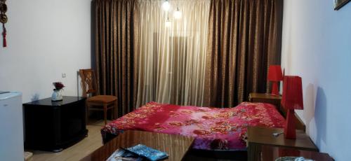 Ein Bett oder Betten in einem Zimmer der Unterkunft Asine Yerevan