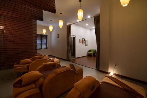 a waiting room with brown chairs and a mirror at Mai Chau Mountain View Resort in Mai Chau