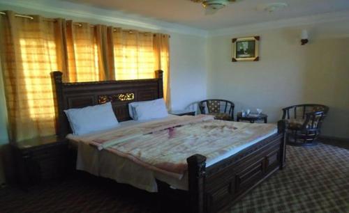 a bedroom with a large bed in a room at Happy Stay Guest House in Abbottābād