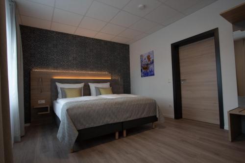 Ένα ή περισσότερα κρεβάτια σε δωμάτιο στο Central Hotel Wagenfeld