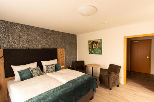 Ένα ή περισσότερα κρεβάτια σε δωμάτιο στο Central Hotel Wagenfeld