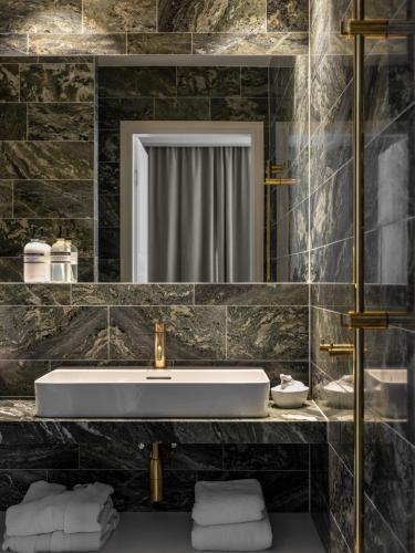 a bathroom with a sink and a mirror at Spinoza Suites in Amsterdam