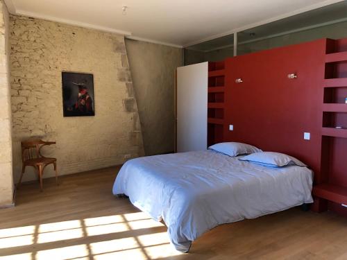 Postel nebo postele na pokoji v ubytování Un château en Bourgogne