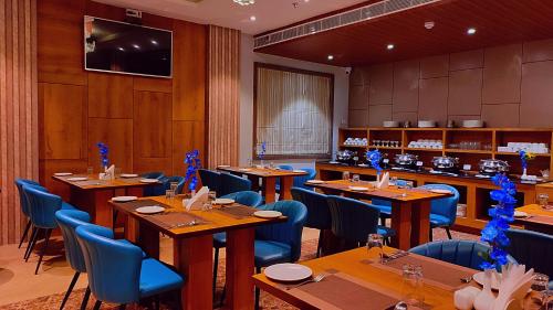Un restaurante o sitio para comer en Sshubh Hotel Nathdwara