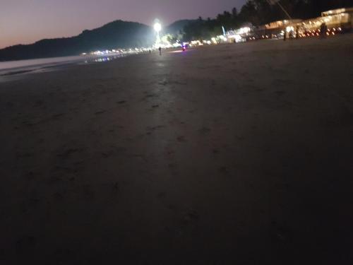 a view of the beach at night at Maria Guest House in Palolem