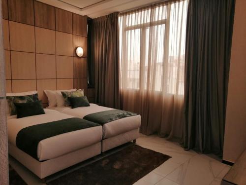 Säng eller sängar i ett rum på Hôtel Volubilis Meknès