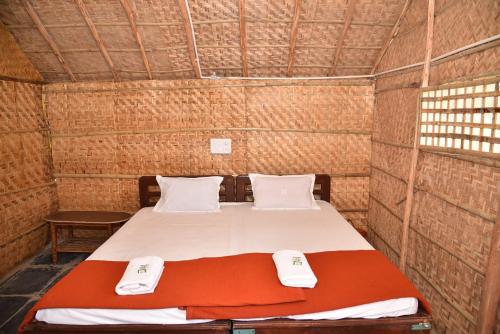 Posteľ alebo postele v izbe v ubytovaní Dream Mango Hampi