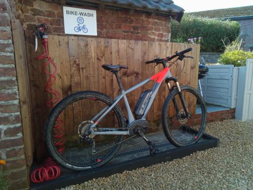 a bike parked on a stand next to a fence at La Fagnoul in Ferrières