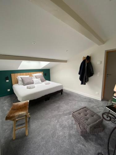 a bedroom with a bed and a ottoman at Chalet Pleine Vue & Spa in Chamonix-Mont-Blanc