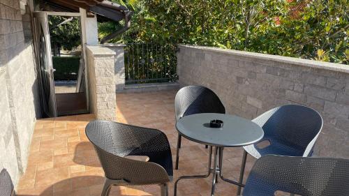 Balcone o terrazza di MADONCA ROOMS & RESTAURANT