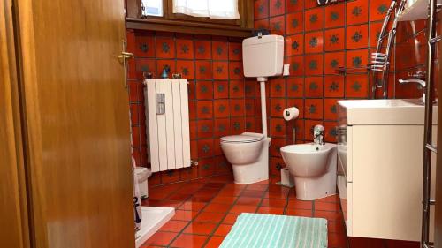 a bathroom with two toilets and a sink at B & B Chic in Premariacco