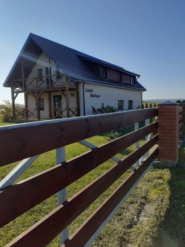 a house with a fence in front of it at Zakątek Mikołajewo 14 in Mikolajewo