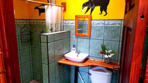 ห้องน้ำของ Encanto Lodge