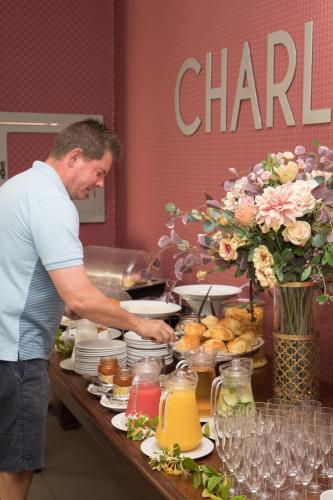 Mad på hotellet eller i nærheden