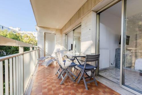 Renovated 3-Room Apartment in a Leafy Park