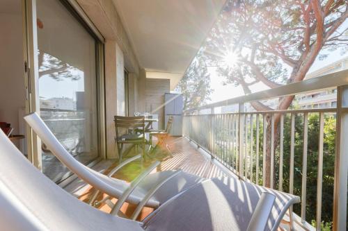 Renovated 3-Room Apartment in a Leafy Park