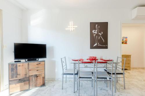 Renovated 3-Room Apartment in a Leafy Park