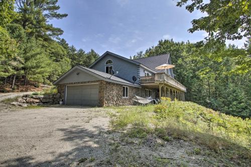 Gallery image of Elegant and Quiet Maine Escape with Sauna and Deck! in Harrison