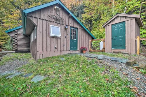 Zahrada ubytování Cambridge Cabin Less Than 2 Mi to Smugglers Notch!