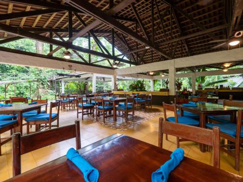 En restaurant eller et andet spisested på Villa Lapas Jungle Village