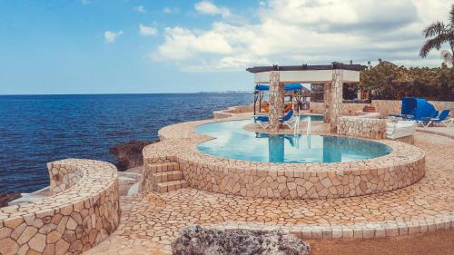 Gallery image of Ocean Cliff Hotel Negril Limited in Negril