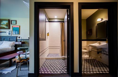 Koupelna v ubytování KEX Hotel