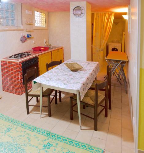 Η κουζίνα ή μικρή κουζίνα στο A Casa di Katia Salento