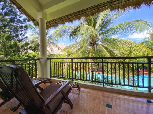 Bamboo Village Beach Resort & Spa — Pool view