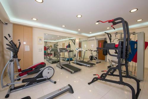 Gimnasio o instalaciones de fitness de Isida Hotel Agia Marina