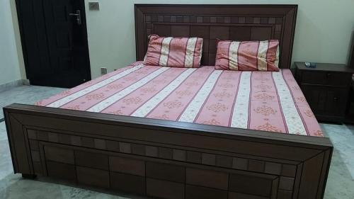 3 Bedrooms Portion near Emporium & Expo Johar Town