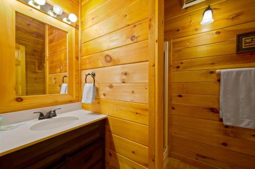 Peaks of Blue with Hot Tub and Theater Room photo 45