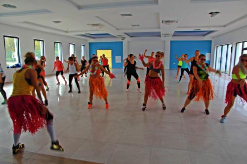 a group of dancers dancing in a room at Gościniec pod Żaglami in Skoki Duże