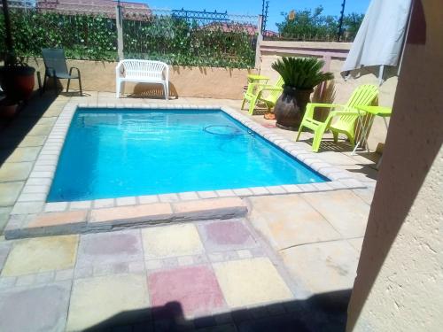 Bazén v ubytování Joezebel Guesthouse nebo v jeho okolí