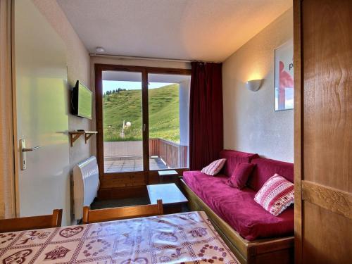 Appartement Plagne Soleil, 2 pièces, 4 personnes - FR-1-455-120にあるシーティングエリア