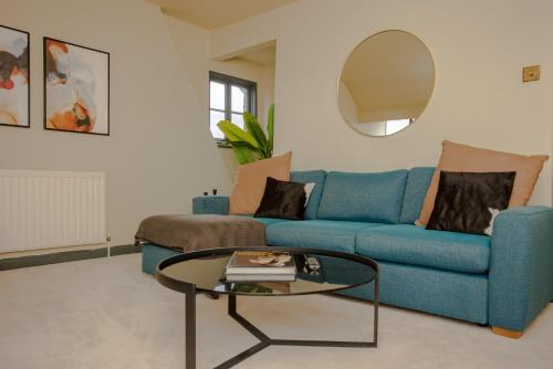 The Crescent Moon - Elegant 1BDR Flat