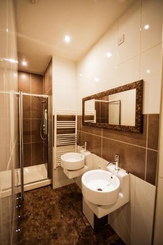 Ein Badezimmer in der Unterkunft The Poplars Boutique BB