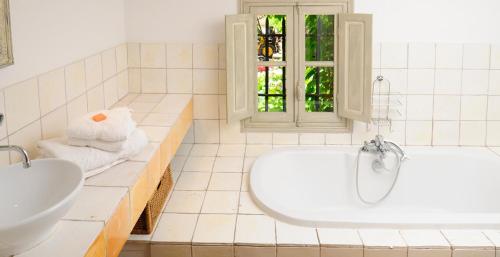 Bilik mandi di Domaine Faverot
