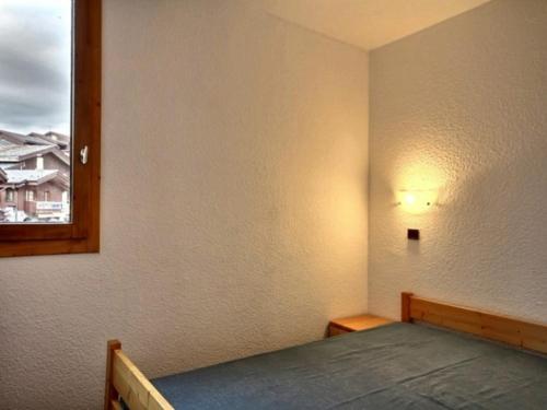 Appartement Belle Plagne, 2 pièces, 5 personnes - FR-1-455-21にあるベッド