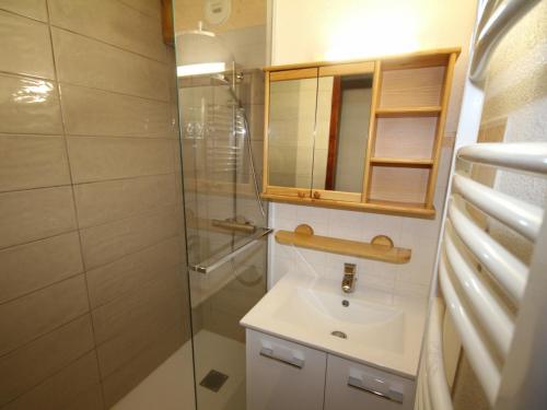 Studio Hauteluce, 2 pièces, 4 personnes - FR-1-293-228 tesisinde bir banyo