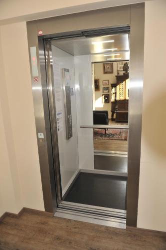 a sliding glass door in a room with a mirror at City Zimmer - Appartement Dina Mariner in Lienz