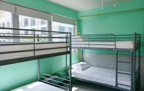 Una cama o camas en una habitación de Conturce Hostel