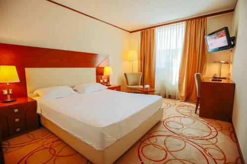 Grand Hotel Tuzlaにあるベッド