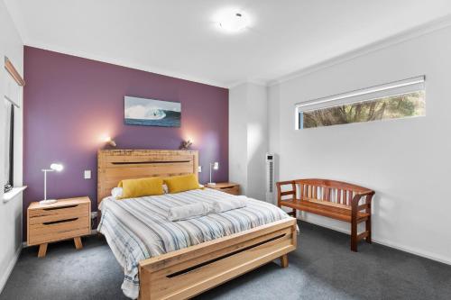 เตียงในห้องที่ Beachside at Margaret River - Spacious Family Beach House in Exclusive Prevelly Location