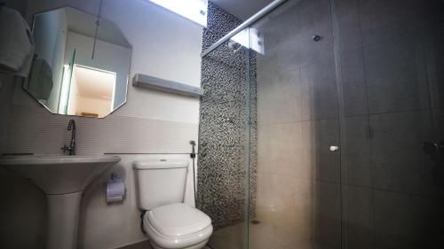 Kylpyhuone majoituspaikassa Viamar kitnet