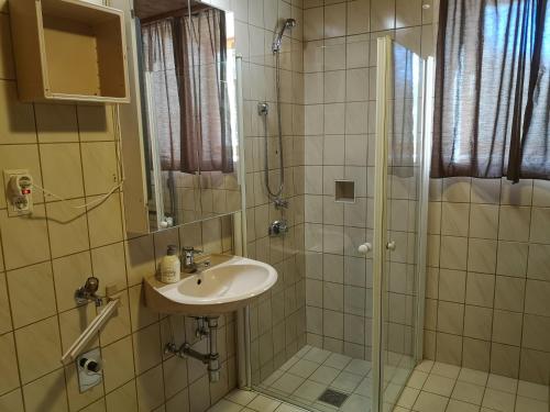 Koupelna v ubytování Haus Senna