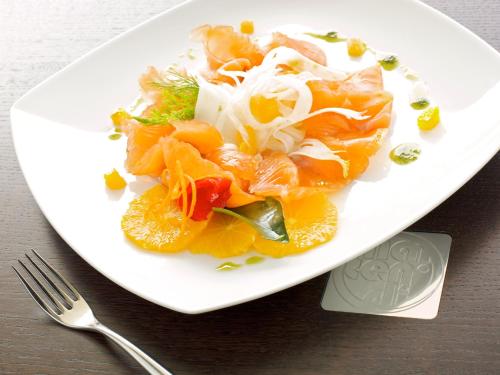 ホテルの敷地内または近くでの食事または食べ物