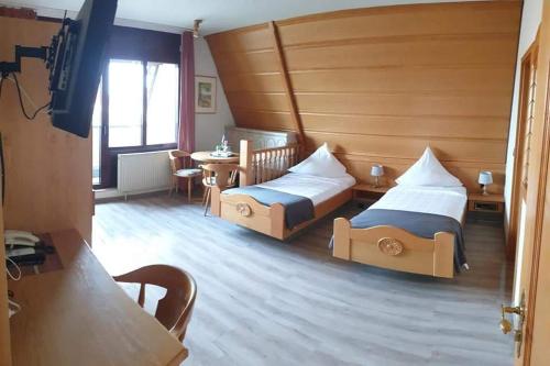 Lova arba lovos apgyvendinimo įstaigoje Hotel Restaurant Paelzer-Buwe