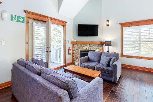 184 Snowbridge Way-Unit 216 – Photos 2