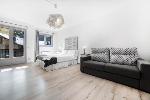  Avet -  Room  picture :   Shower    Bath    TV                           