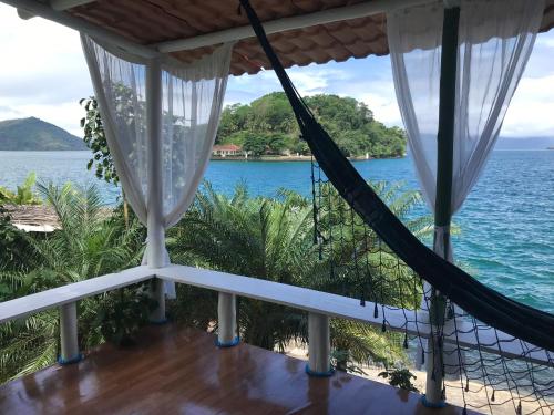 a room with a view of the ocean at Cabana do Mar in Angra dos Reis